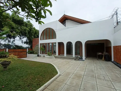 Rumah baru mewah full furnished plus private pool di gegerkalong