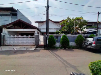 Rumah cantik di jalan Karmel Kemanggisan Jakarta Barat