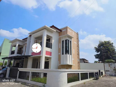 Rumah dalam perumahan di utara kampus umy