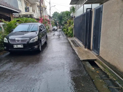 Rumah hitung tanah di Simprug dekat Senayan