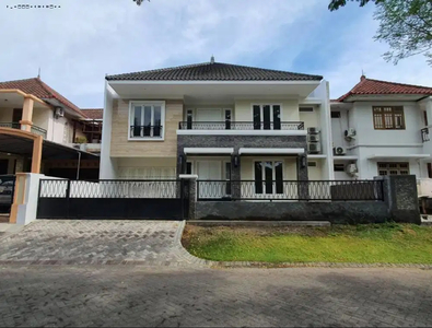 Rumah Villa Royal Pakuwon City , Strategis, Minimalis, Siap Huni AOu1