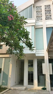 Rumah Zimbali Costa Pakuwon City, Minimalis