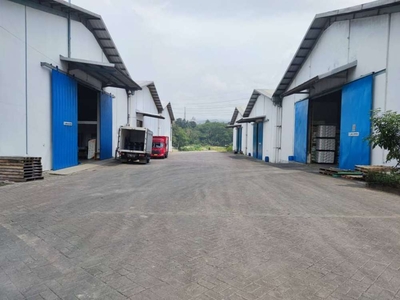 Di sewakan gudang di gunung Putri dekat tol lebar 23x42