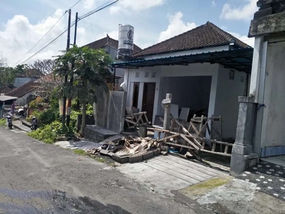 Rumah kos berisi warung