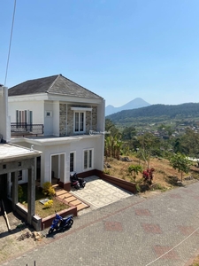 Dijual Villa Mewah 4KT 4KM Luas 180m2 LB200 Dekat Destinasi Wisata Pacet Mojokerto Villa Ahsana Mansion Hills - Mojokerto