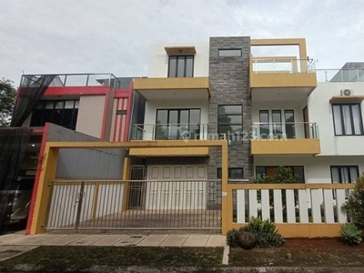 Rumah 3 Lantai Semi Furnished View Pegunungan Sentul City, Bogor