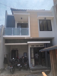 Dijual Rumah 2 Lantai Tipe 65/48 3KT 2KM Mewah Harga Terjangkau Di Karangploso - Malang