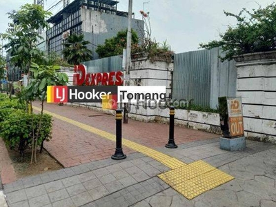 Disewakan KAVLING Plus Bangunan cocok untuk Bengkel Showroom mobil Hypermart atau ekspedisi . Lokasi Komersil di Jakarta Barat