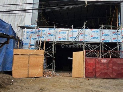 Disewakan Tempat Usaha, Bangunan Komersial Baru di Poros Jalan A. Yani, Blimbing, Malang