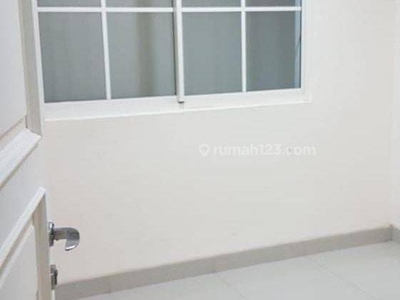 Rumah 2 Lantai di Jl. Green lake city SHM Bagus bisa nego