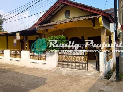 Rumah Komplek 2 Lantai di Jatiwaringin Pondok Gede Bekasi