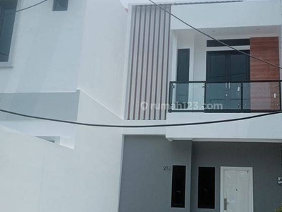 Rumah minimalis lingkungan Asri Dekat Apartemen Arandra Cempaka putih