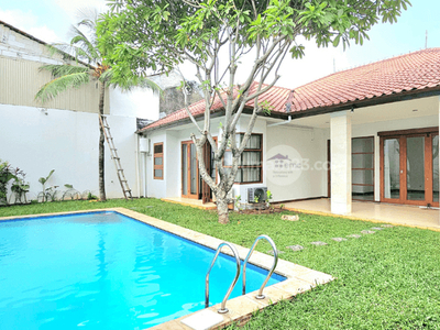 Cozy And Bright House In Kemang