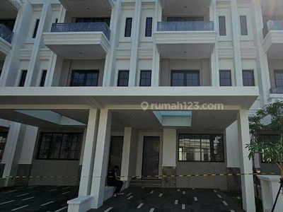 Disewakan Cepat Rumah Baru 3 Lantai Semi Furnished di Winona Alam Sutera Tangerang