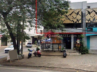 Ruko posisi hook sangat cocok utk bisnis resto/cafe / perkantoran krn lokasi sangat strategis kawasan bisnis