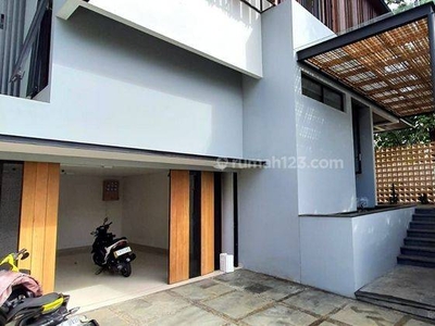 Rumah Modern Resort POOL Akses Jalan Besar BEBAS BANJIR di KEMANG