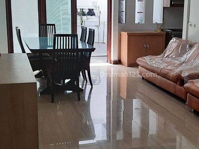 Rumah Setraduta 2 lantai full Renov di sewakan