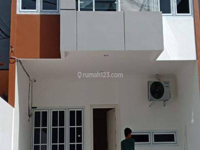 Rumah mewah nyaman di jakarta timur rawamangun