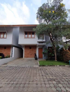 Dijual Rumah Mewah Konsep Tropis Dengan Airflow System Di Jagakarsa