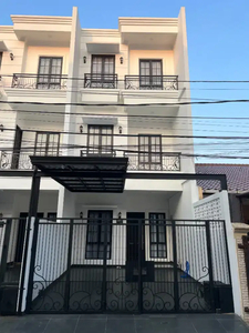 Disewakan Rumah Baru Dalam Komplek Elite Duren Sawit Jakarta Timur