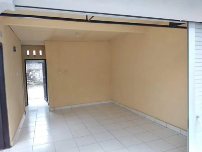 Rumah murah lokasi strategis depan pasar