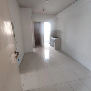 Sewa Apartemen Gading Nias Emerald Lantai.6 Hook 2 Jendela