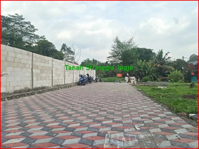 Utara Kampus UGM Lokasi Tanah di Jl. Ngalangan Sleman