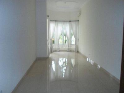 beautiful house in the prime area of Kemang