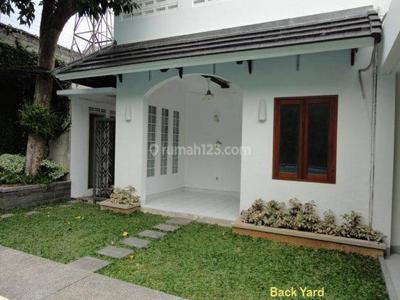 For Rent Rumah 2 Lantai Semi Furnished SHM di Kemang, Jaksel