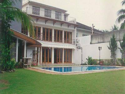 Rumah mewah full furnish dengan kolam renang di Bintaro Sektor 7