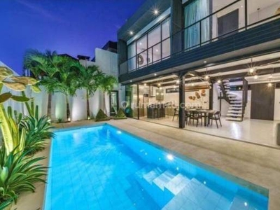 2 room Modern Villa
Available to move in
This beautiful, designed and comfortable villa is ideally located, just a short drive from Berawa and Seminyak.