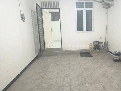 Chandra Disewa Rumah Uk 4x13m di Tanjung Duren