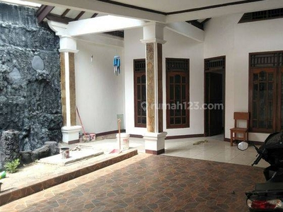 Disewakan rumah 1, 5 lantai siap huni di Gandaria Fatmawati