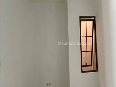 Disewakan Rumah Dua Lantai Murah Siap Hunii