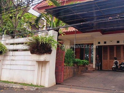 FOR RENT RUMAH 2 LANTAI, LUAS FASILITAS KOLAM RENANG KEMANG SELATAN