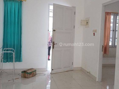 Rumah bagus baru siap renovasi disewa murah hanya lima menit ke pintu toll di Kota Wisata