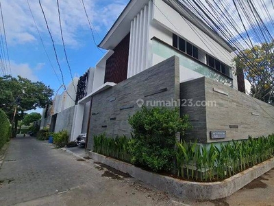 Vila furnished 2 lantai kerobokan Kuta Utara Bali