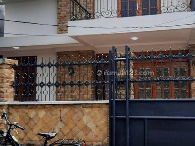 Disdisewakan Rumah 2 Lantai Siap Huni di Pondok Indah, Jak Sel