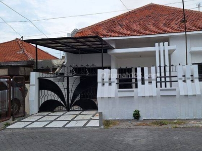 Disewakan Rumah 2 Lantai di Manyar Tompotika Surabaya