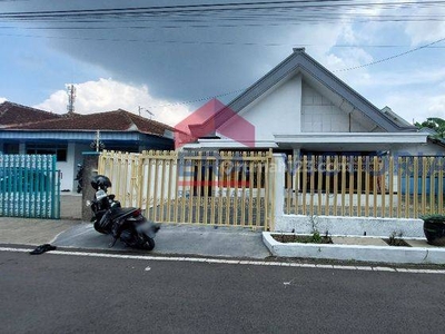 Disewakan Rumah Bergaya Klasik di Kota Malang