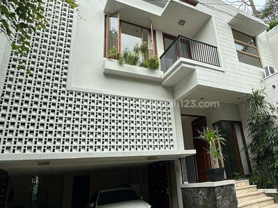 For Rent Beautiful House With Specious Garden in Kemang