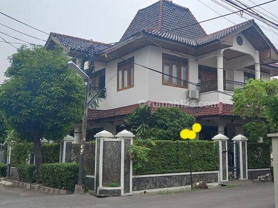 Rumah 2 Lantai Bagus Semi Furnished SHM di Taman Galaxy Bekasi