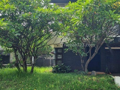 Rumah bagus hoek siap huni lingkungan nyaman Bintaro Residence