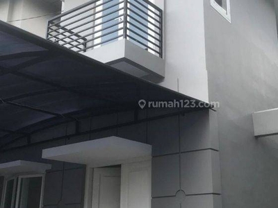 Rumah bagus sgt strategis Pejaten Pasar Minggu 4 kmr 140jt/thn