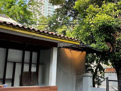 Rumah Bagus Unfurnished SHM di Kebayoran Baru, Jakarta Selatan