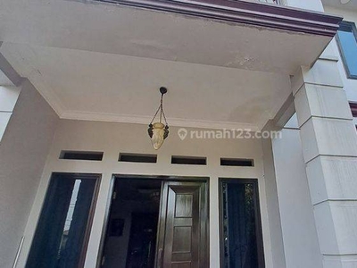 Rumah Hook Type Klasik Komplek Billymoon Duren Sawit Jakarta