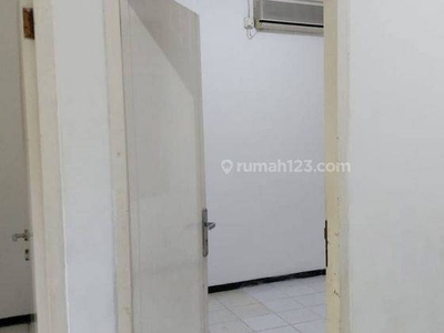 Rumah Sutorejo Prima 1,5 Lantai Strategis, Ada 2 Unit Ac