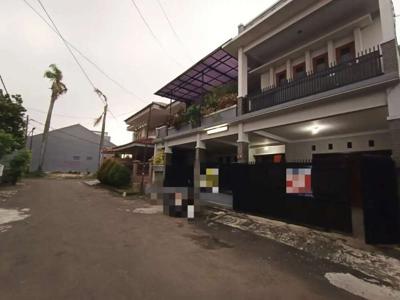 Rumah Kokoh Semi Furnish 5 Kamar Lokasi Strategis di Jatiwaringin