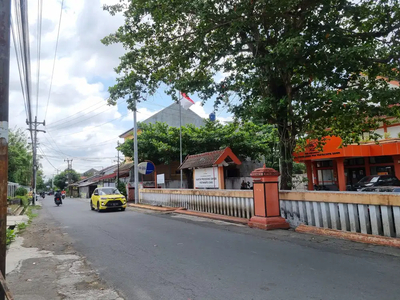 Dekat UGM di jalan kaliurang , SHM P luas 125m