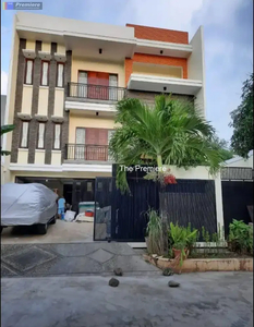 Dijual rumah di Gading Imperial besar dan bagus